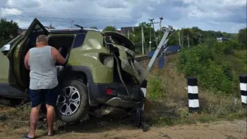 На Львівщині локомотив перетворив автомобіль на брухт: чи вижив водій легковика – подробиці ДТП
