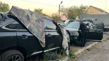 У Вінниці чоловік хотів надурити поліціянтів замінивши авто на місці ДТП: копи відрізнили Lexus від джипу