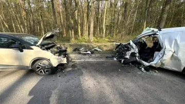 На околиці Львова сталась моторошна ДТП – постраждало п'ятеро людей, зокрема діти: фото з місця автотрощі