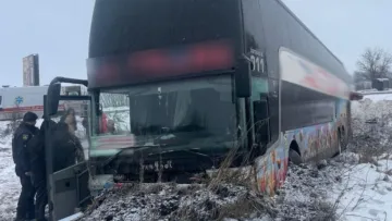 На Львівщині злетів з дороги двоповерховий пасажирський автобус: що стало причиною ДТП та чи є жертви