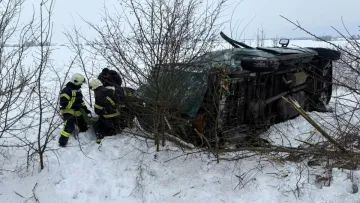 Моторошна ДТП на Волині: з траси злетів мікроавтобус з людьми – чи є постраждалі