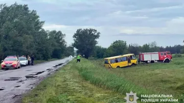На Полтавщині сталася ДТП за участю шкільного автобуса: чи постраждали діти