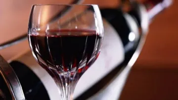 Кагор до великоднього столу: що треба знати про це десертне вино та як обрати найкраще