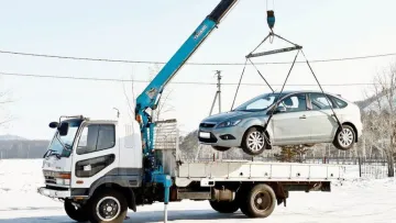 Порушив ПДР й ледь не вбив комунальника: у Києві чоловік жорстко побив водія евакуатора – що йому загрожує