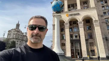 «У» як Україна: «Укрпошта» на свій День народження змінила логотип