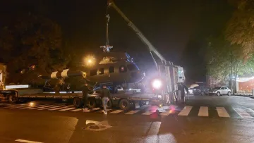 Лише один день на п'єдесталі: чому гелікоптер Мі-2 прибрали з центру Полтави