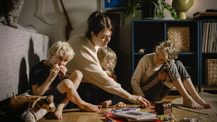 Цікаві та корисні ігри без гаджетів: чим зайняти малечу вдома, коли немає світла 