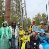На Прикарпатті чоловік змайстрував найвищу в Україні дерев'яну гойдалку: яка її висота