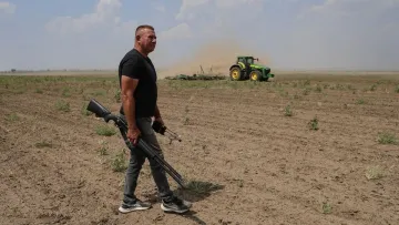 Захищав свої поля з рушницею від дронів: росіяни вбили відомого українського фермера Олександра Гордієнка