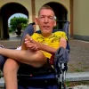 Зібрав мільйони доларів й не звітує: навколо відомого волонтера з рідкісною хворобою виник гучний скандал 