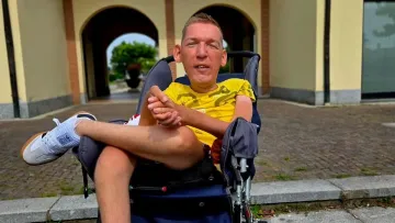 Зібрав мільйони доларів й не звітує: навколо відомого волонтера з рідкісною хворобою виник гучний скандал 