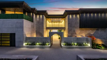 Побудований на 1000 років мегаособняк виставлений на продаж у Малібу за 35 мільйонів: як виглядає маєток