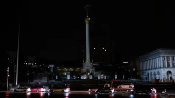 Відключення світла в Україні 4 листопада: кому пощастить цілий день мати електроенергію