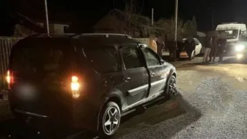 Трагедія на Волині: хлопчик сів за кермо авто та переїхав насмерть свою дворічну сестру – травму дістав і брат