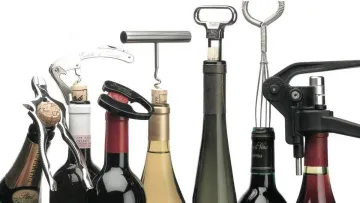 Пробка не проблема: альтернативні методи відкоркувати пляшку, якщо вдома немає штопора