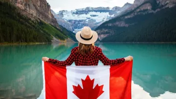Українці зможуть їхати до Канади без візи: що вирішила правляча партія і чому відкритих кордонів ще немає