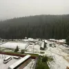 Карпати влітку замітає снігом: відео негоди біля підйому на Говерлу