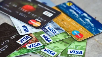 Скільки можна переводити з картки на картку в Україні: що треба знати про ліміти від банків
