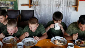 Інтернет-детокс по-російськи: окупанти знайшли незвичний спосіб для підвищення народжуваності