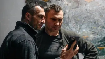 Віталій Кличко привітав брата з ювілеєм: мер Києва зробив відверту заяву та опублікував архівне відео