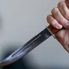 Жінка вдарила ножем свого чоловіка через несмачний салат: який вирок вона отримала