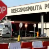 Українська молодь масово емігрує до Польщі: скільки хлопців та дівчат покинули межі батьківщини у вересні