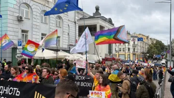 У Києві пройшов перший Марш рівності ЛГБТ з початку вторгнення РФ: всі деталі заходу та що було після нього 