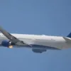 Літак Delta загорівся в Лос-Анджелесі під час зльоту: оприлюднено деталі та відомості про постраждалих – відео