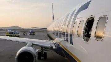 Рейс Ryanair Салоніки – Меммінген дивом не зазнав трощі: через розгерметизацію в ілюмінаторі застряг пасажир
