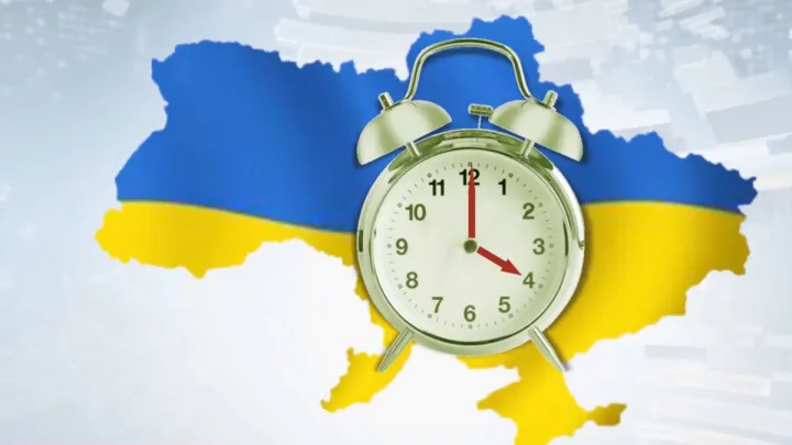 Коли перехід на літній час в Україні: чому Зеленський не скасував переведення годинників