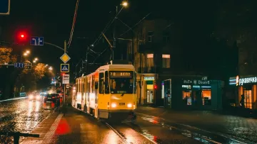 Львівські трамвай і тролейбус їздитимуть вночі, але не для пасажирів: що відомо про рішення міськради