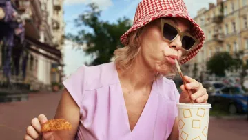 McDonald's відмовляється від трубочок для напоїв: у компанії назвали причину такого рішення та один виняток