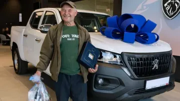 Гороховський подарував пікап чоловікові, який проїхав 700 км у старому ВАЗ: зворушлива історія Миколи Матвєєнка