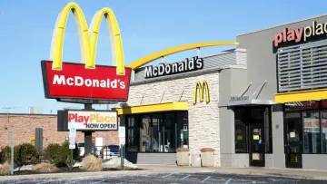 Один з ресторанів McDonald's запровадив незвичне обмеження для підлітків: хочуть створити «тихий простір»