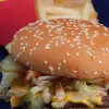 McDonald's прибирає бургер Біг Тейсті з меню ресторану: користувачі готують петицію для скасування рішення