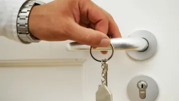 Медики прифронтових регіонів зможуть отримати службове житло поблизу місця роботи: важливе рішення Уряду