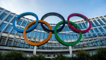 Збірна України готується до зимових Олімпійських ігор: у Києві представили нову форму наших спортсменів