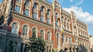 В Україні зростатиме зарплата: Нацбанк зробив оптимістичний прогноз на найближчу перспективу 