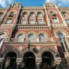 Українцям за кордоном стане дихати ще вільніше: НБУ послаблює валютні обмеження