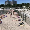 П’яні жінки влаштували бійку з нокдауном на одеському пляжі: сутичка потрапила на камеру