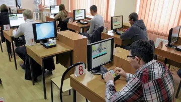 Водій «від Бога»: у Польщі чоловік дев'ять років здавав на права – скільки спроб завалив пан