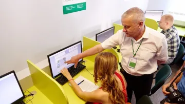 На Тернопільщини іспит з ПДР намагався здати «агент 007»: молодик був напічканий шпигунським обладнанням