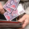 Українці можуть не отримати пенсійних виплат: Гончаренко звинуватив у цьому Гетьманцева — подробиці