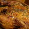 Як отримати соковиту курку з хрусткою скоринкою: секрети експертів з кулінарії