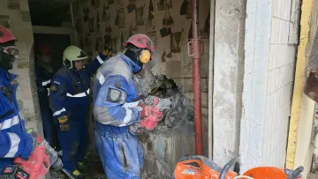 Провалився з другого поверху і був затиснутий: неймовірна історія порятунку чоловіка після обстрілу Києва