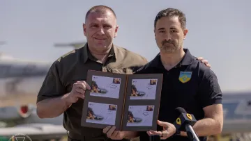 СБУ та Укрпошта представили марку, присвячену операції «Павутина»: на презентацію завітав Василь Малюк