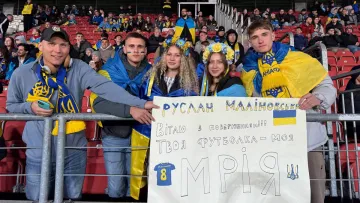 Фани Маліновського, чарівні дівчата та блискуча пара: УАФ пропонує обрати «фанстар» гри Україна – Азербайджан