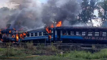Вогняна пастка на рейках: російські дрони прицільно вдарили по пасажирському поїзду на Сумщині