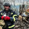 «Не встигають втекти»: рятувальники після удару РФ винесли з вогню кроленят та показали зворушливе фото 