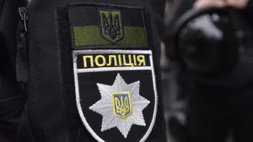 «У вас обличчя бліде»: на Миколаївщині копи обманом доставили водія швидкої на ВЛК